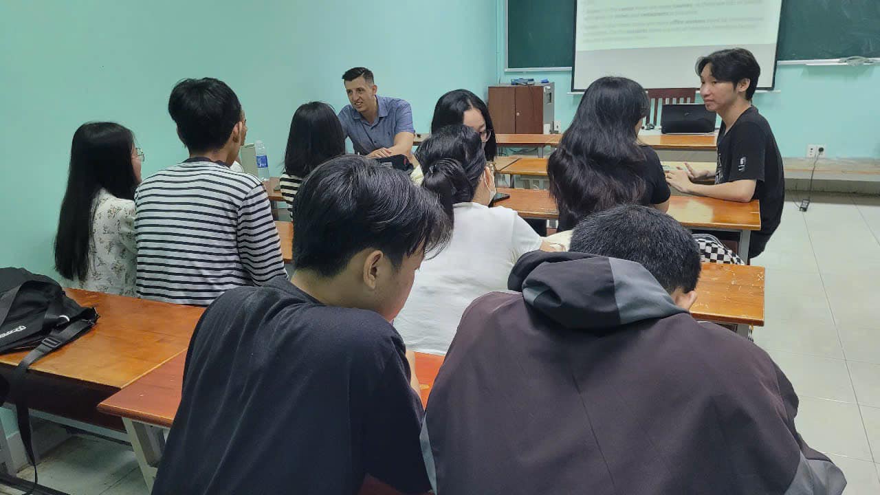 CLB TIẾNG ANH LẦN 3 NĂM HỌC 2024-2025